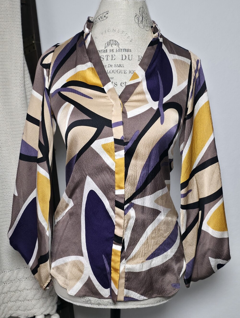DVF Diane Von Furstenberg Karia Purple/Yellow 100% Silk Blouse Top Size 6 V-neck